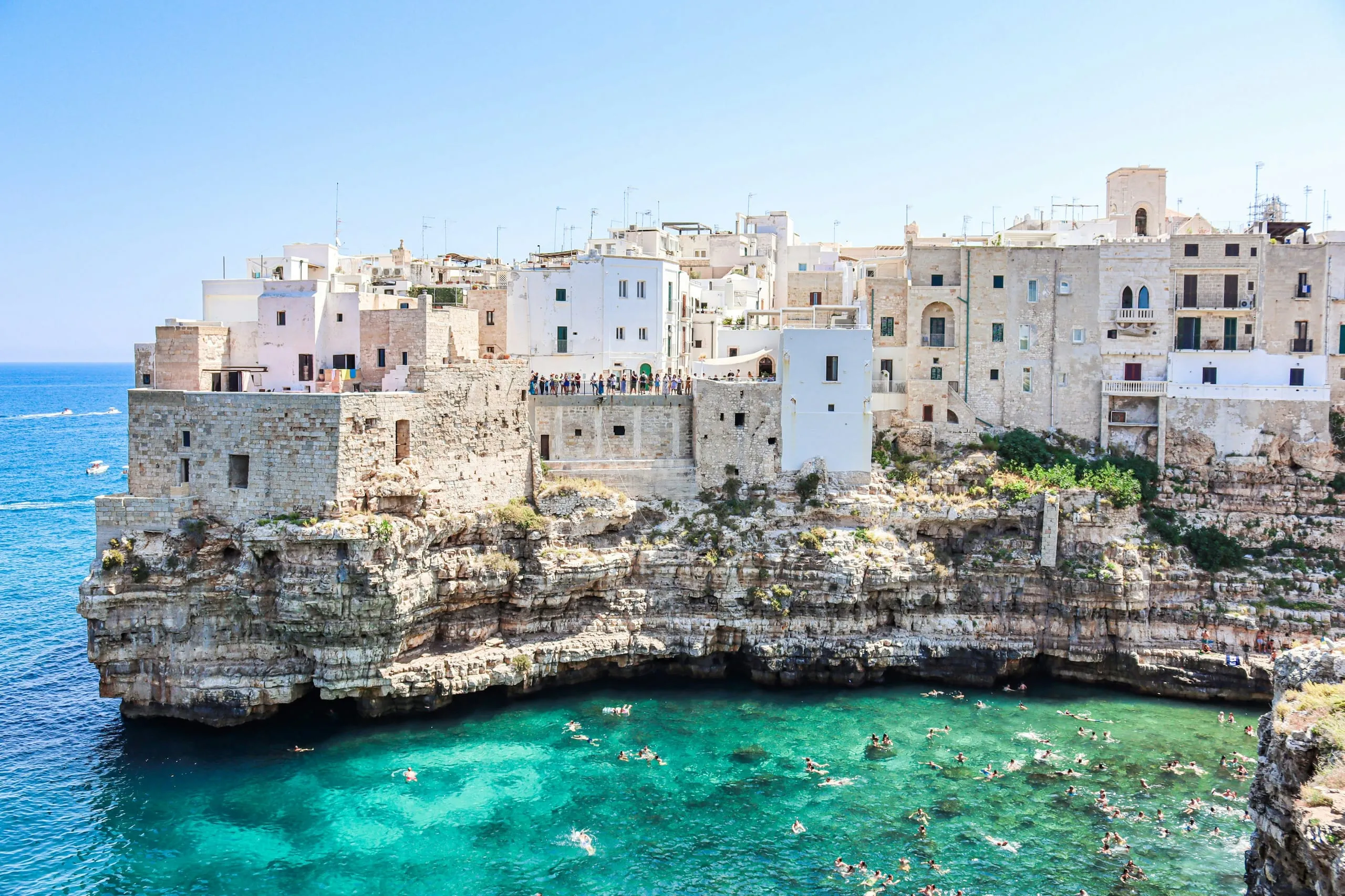 La crique de Lama Monachile à Polignano a Mare